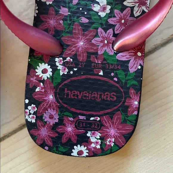 Havaianas Pink Floral Flip Flops - Picture 3 of 3
